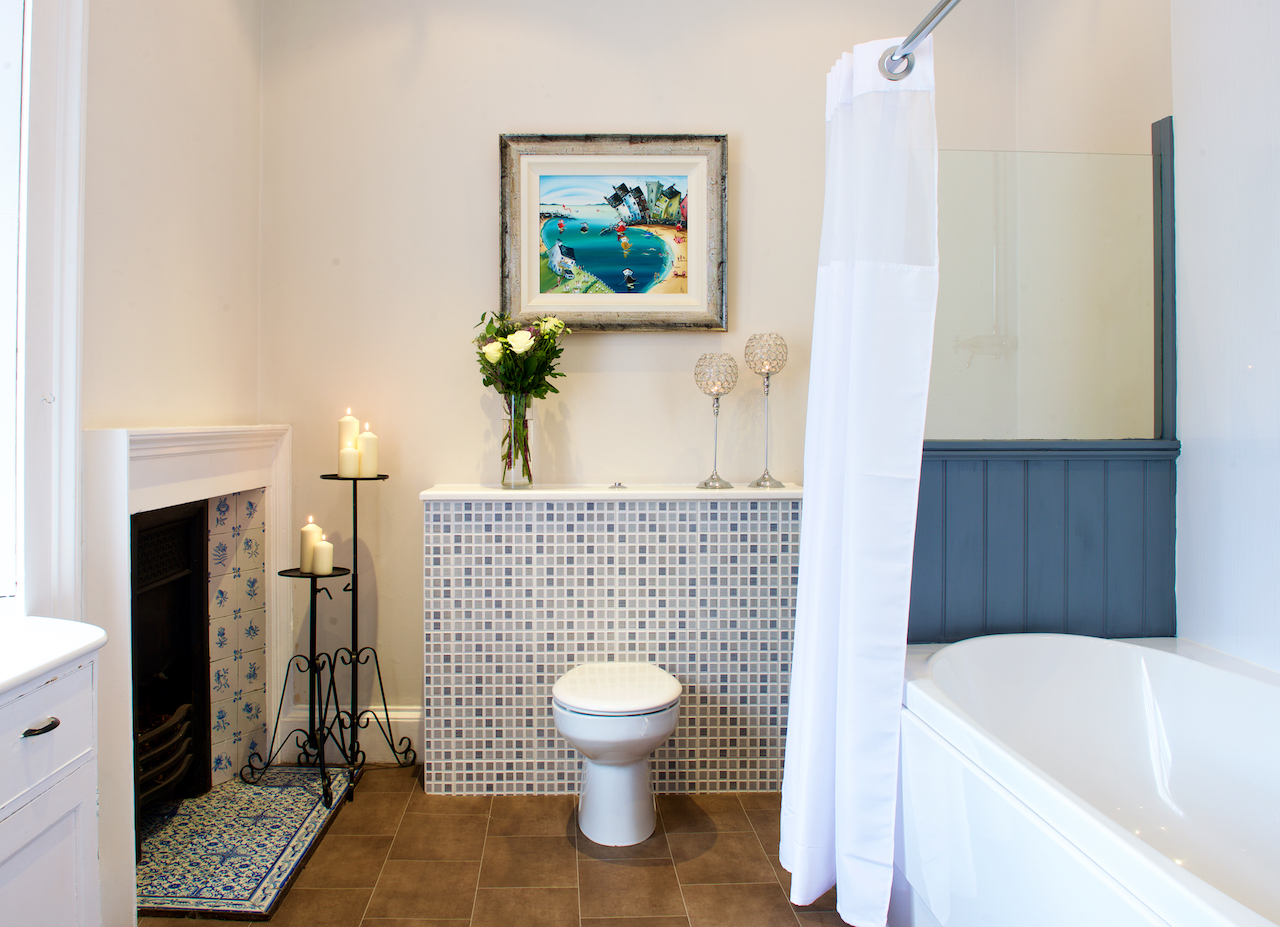 Master En-Suite Bathroom